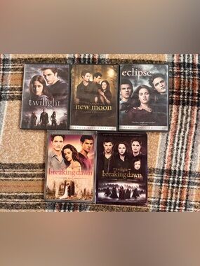 Twilight Saga DVD Collection - Twilight, New Moon, Eclipse, Breaking Dawn 1 & 2